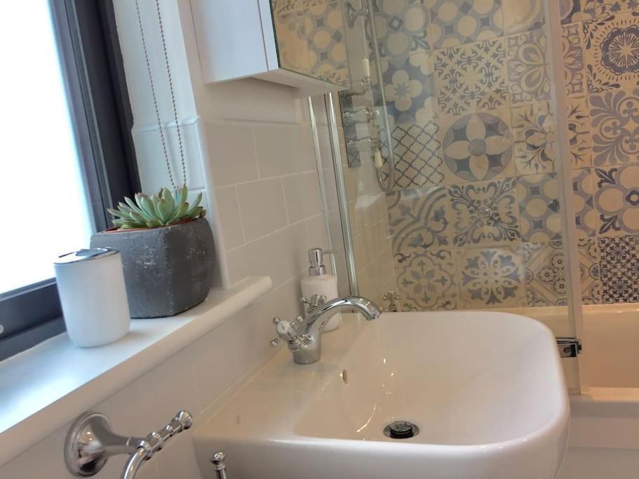 Newly Refurbished Traditional Cottage Blackrock بلاكروك المظهر الخارجي الصورة